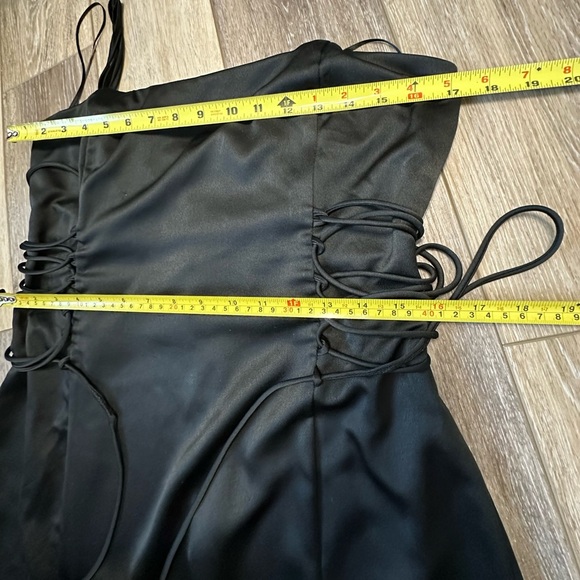 🛍️Large black mini dress with adjust both side of dress with string excellent. - Picture 3 of 9